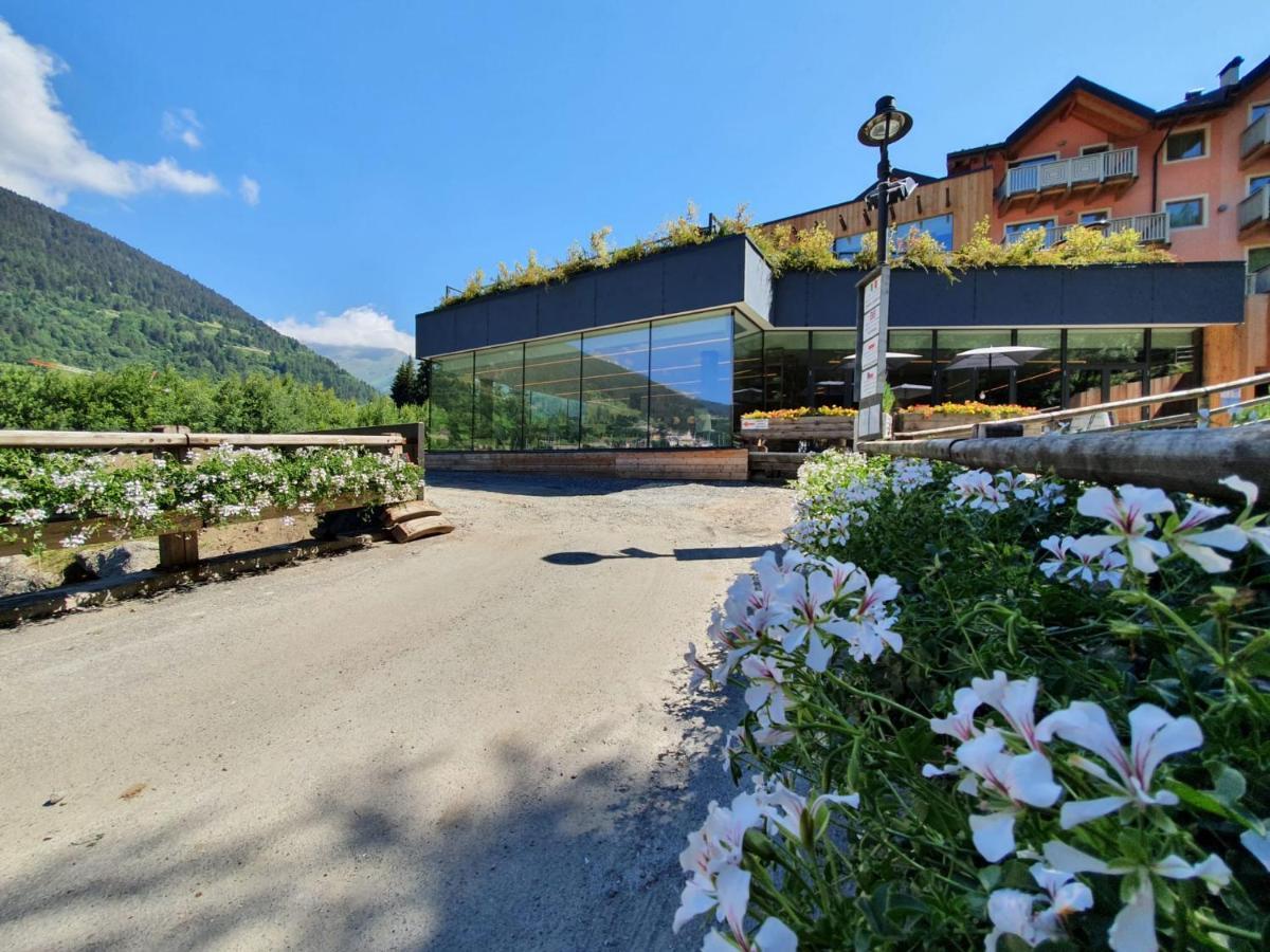 Residence Adamello Resort Ponte Di Legno Kültér fotó