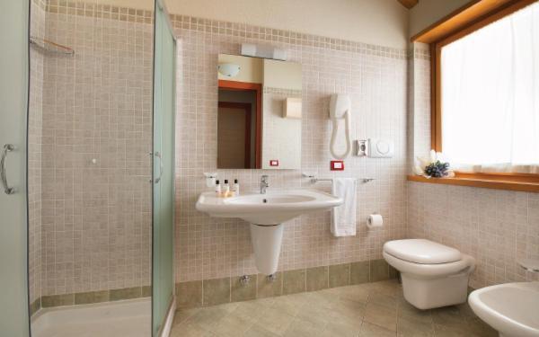 Residence Adamello Resort Ponte Di Legno Szoba fotó