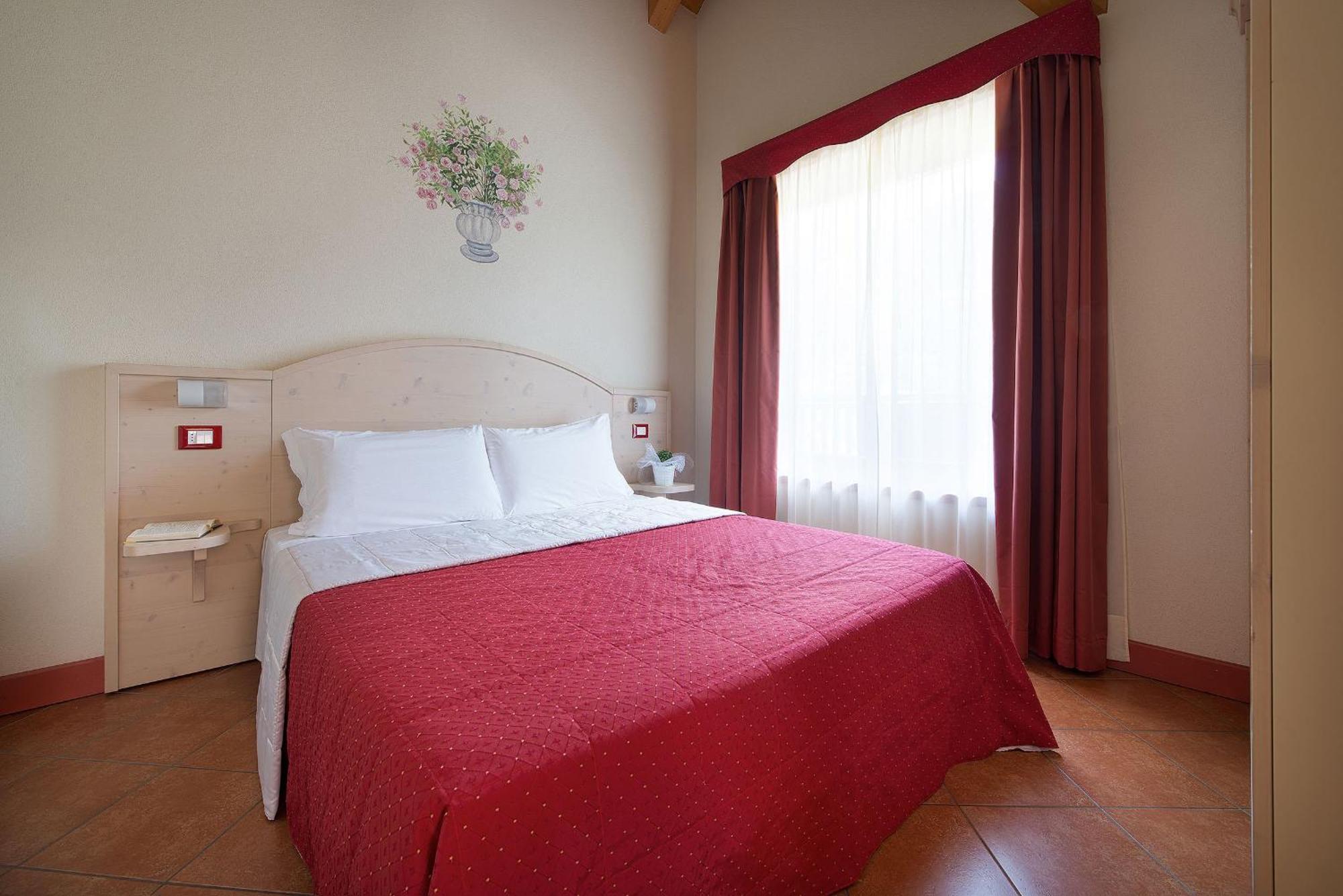Residence Adamello Resort Ponte Di Legno Szoba fotó