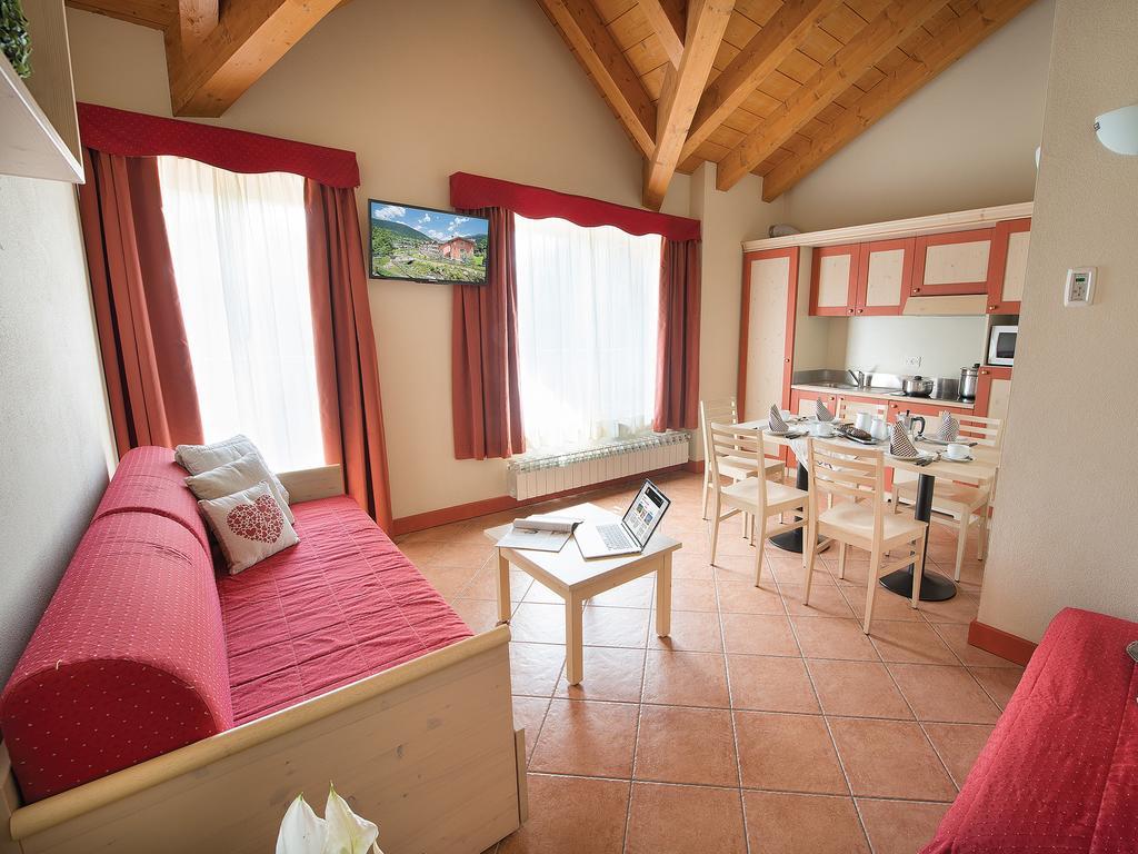 Residence Adamello Resort Ponte Di Legno Szoba fotó